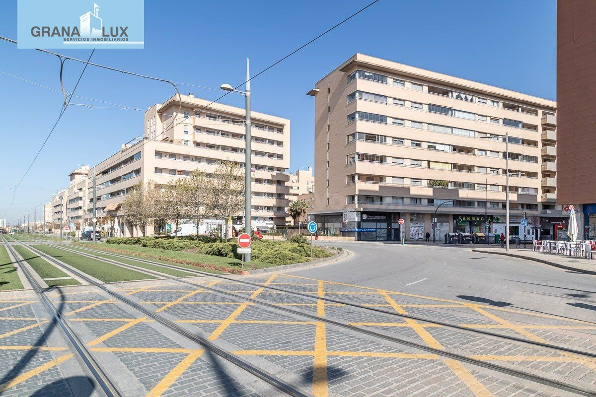 Fantástico Local en el Campus de la Salud.