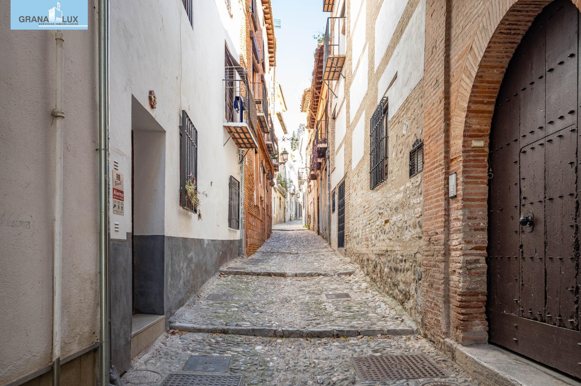 Edificio Morisco del siglo XVI en el Paseo de los Tristes co - foto 3