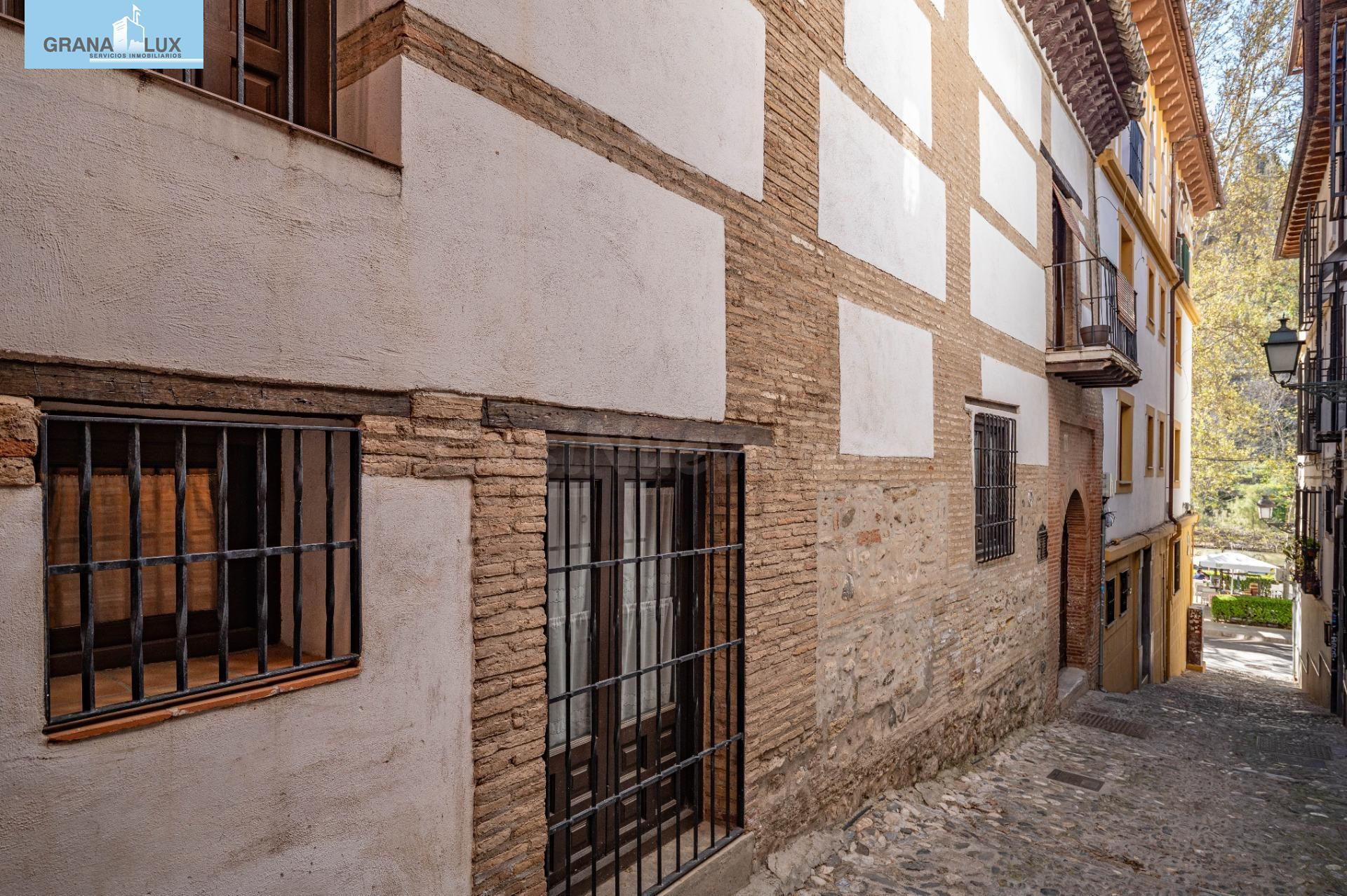 Edificio Morisco del siglo XVI en el Paseo de los Tristes co - foto 4