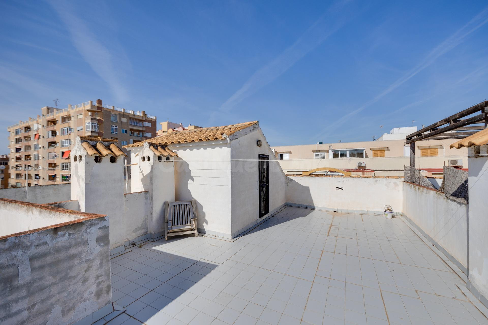 Bungalow de 3 dormitorios con piscina comunitaria en la playa de Los Locos
