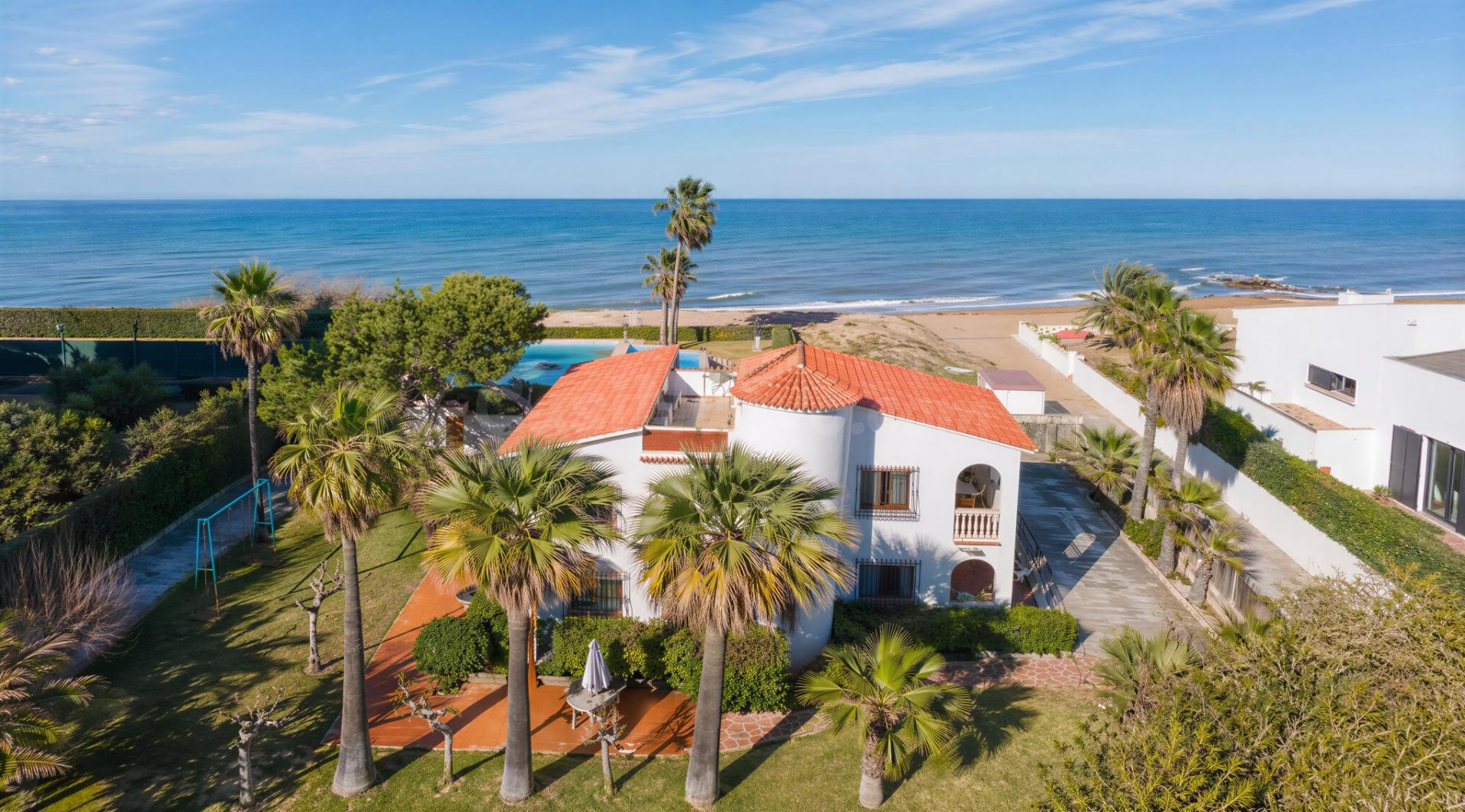 VILLA EN PRIMERA LÍNEA EN DÉNIA – DONDE EL MAR DEJA DE SER V - foto 2