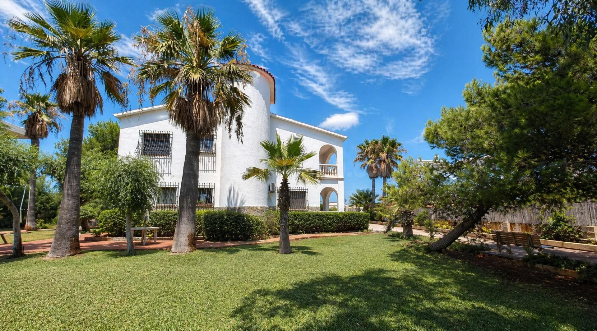 VILLA EN PRIMERA LÍNEA EN DÉNIA – DONDE EL MAR DEJA DE SER V - foto 3