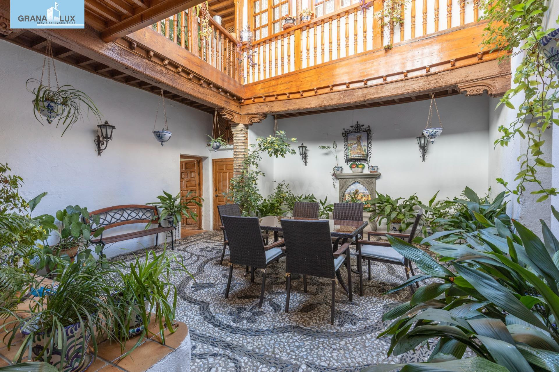 Auténtica casa con corrala tradicional y azotea en el corazó - foto 2