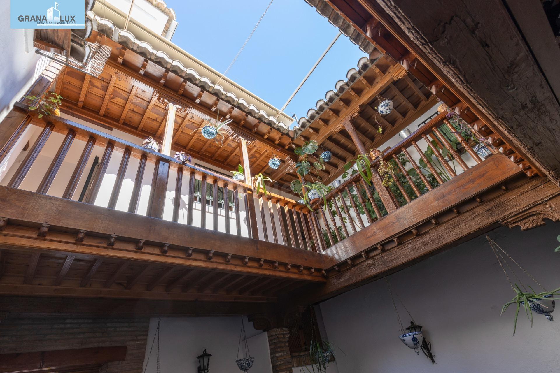 Auténtica casa con corrala tradicional y azotea en el corazó - foto 3