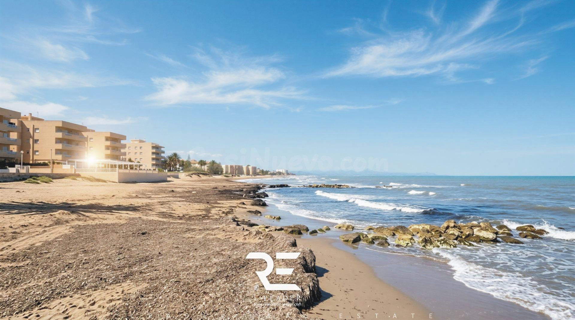 CHALET EN DÉNIA: DONDE EL MEDITERRÁNEO NO SE VISITA — SE VIV