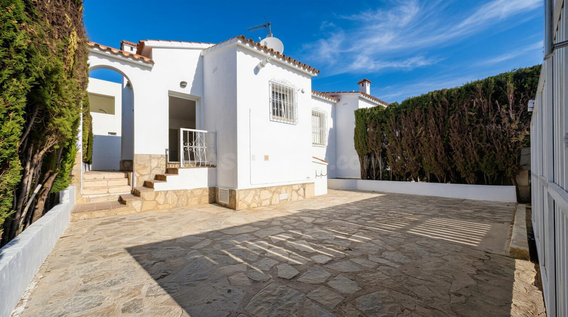 CHALET EN DÉNIA: DONDE EL MEDITERRÁNEO NO SE VISITA — SE VIV - foto 5