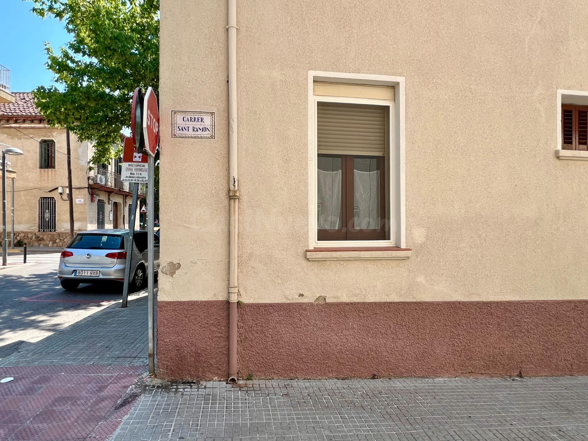 Tres plazas de parquin en venta en el centro de Cardedeu - foto 4