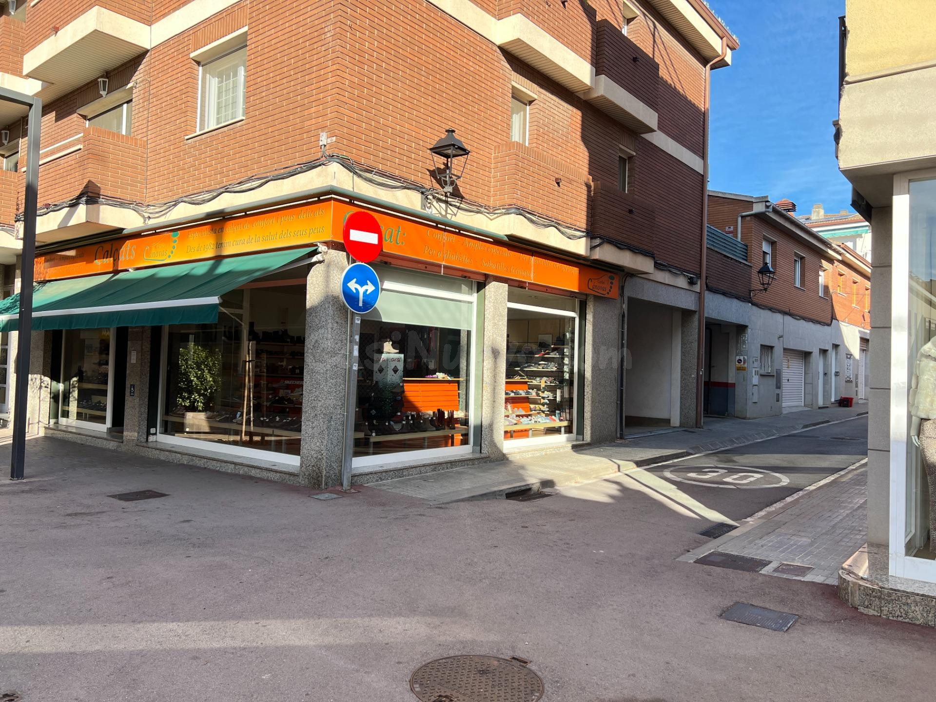 Tres plazas de parquin en venta en el centro de Cardedeu - foto 5