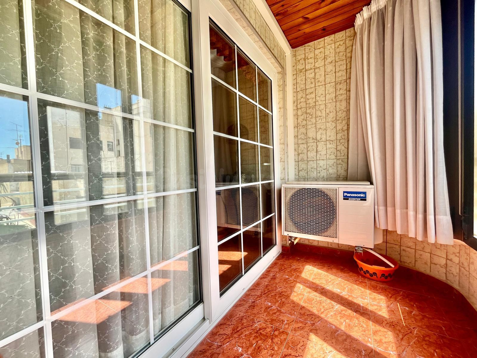 Amplia vivienda de 3 dormitorios en pleno centro de Torrevie - foto 4