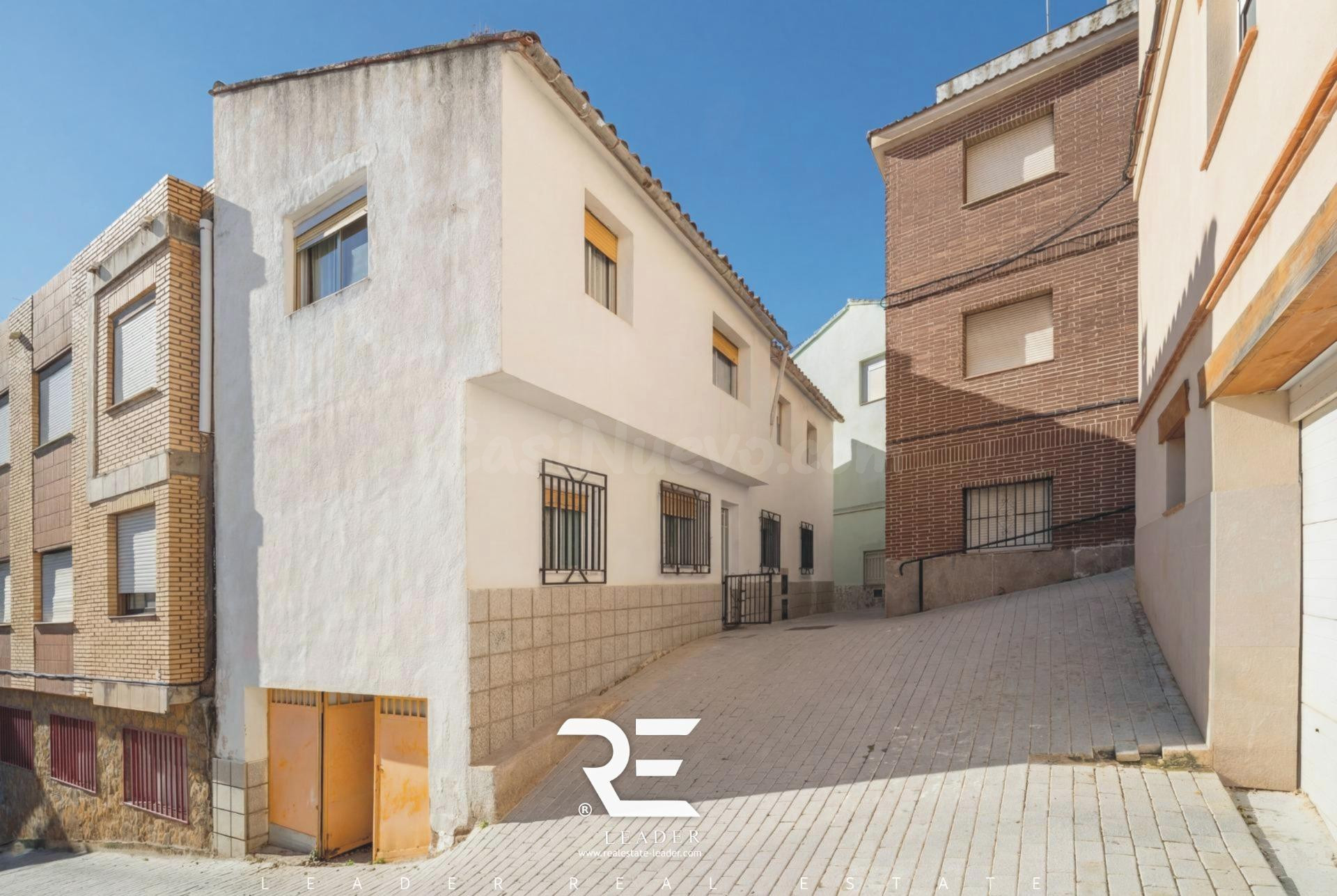 CASA DE 154 M2 EN PLENO CENTRO DE ALBORACHE - 2 VIVIENDAS Y 
