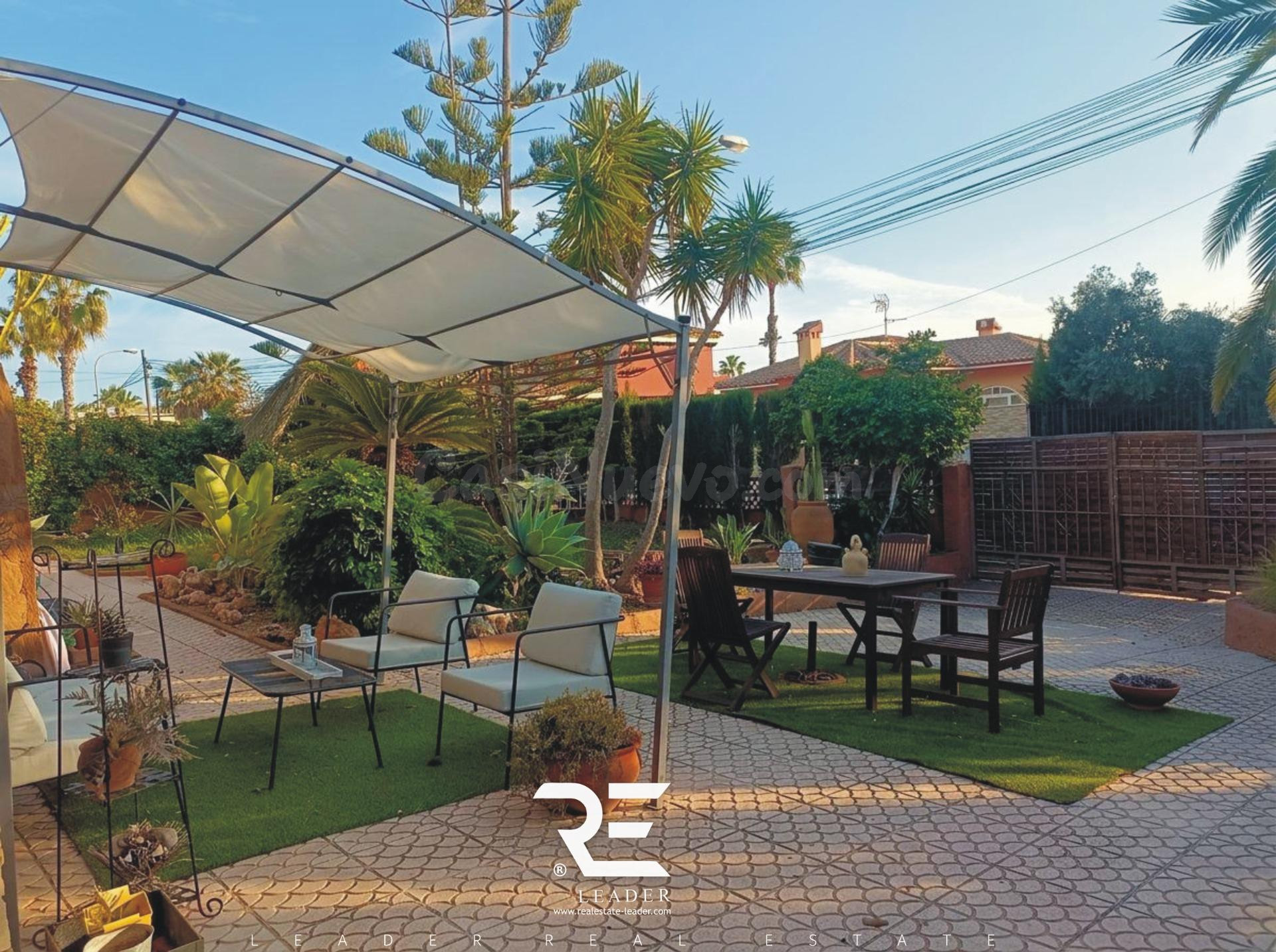 CHALET INDEPENDIENTE: ESPACIO, SOL Y POTENCIAL REAL EN TORREVIEJA!!