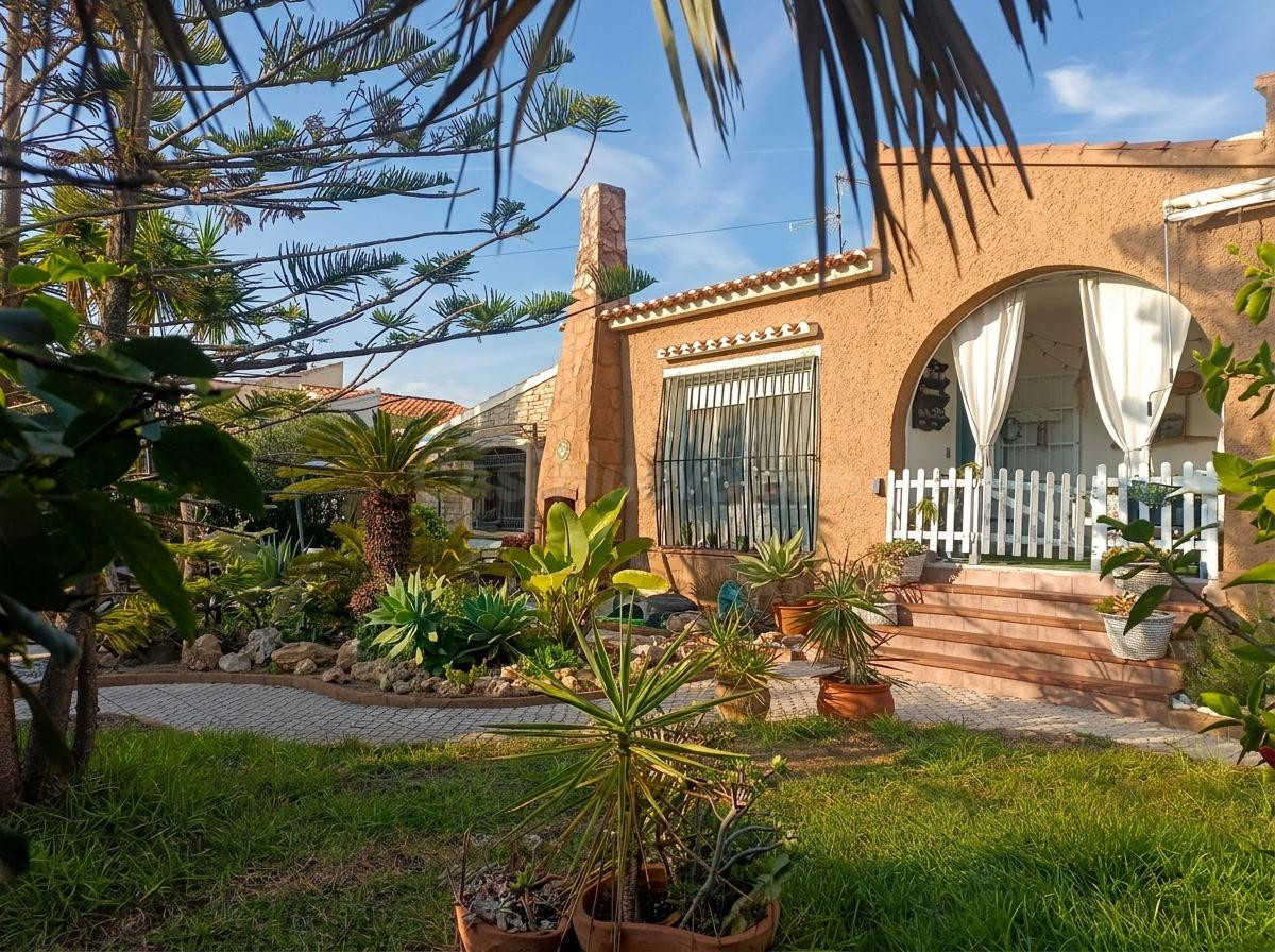 CHALET INDEPENDIENTE: ESPACIO, SOL Y POTENCIAL REAL EN TORRE - foto 3