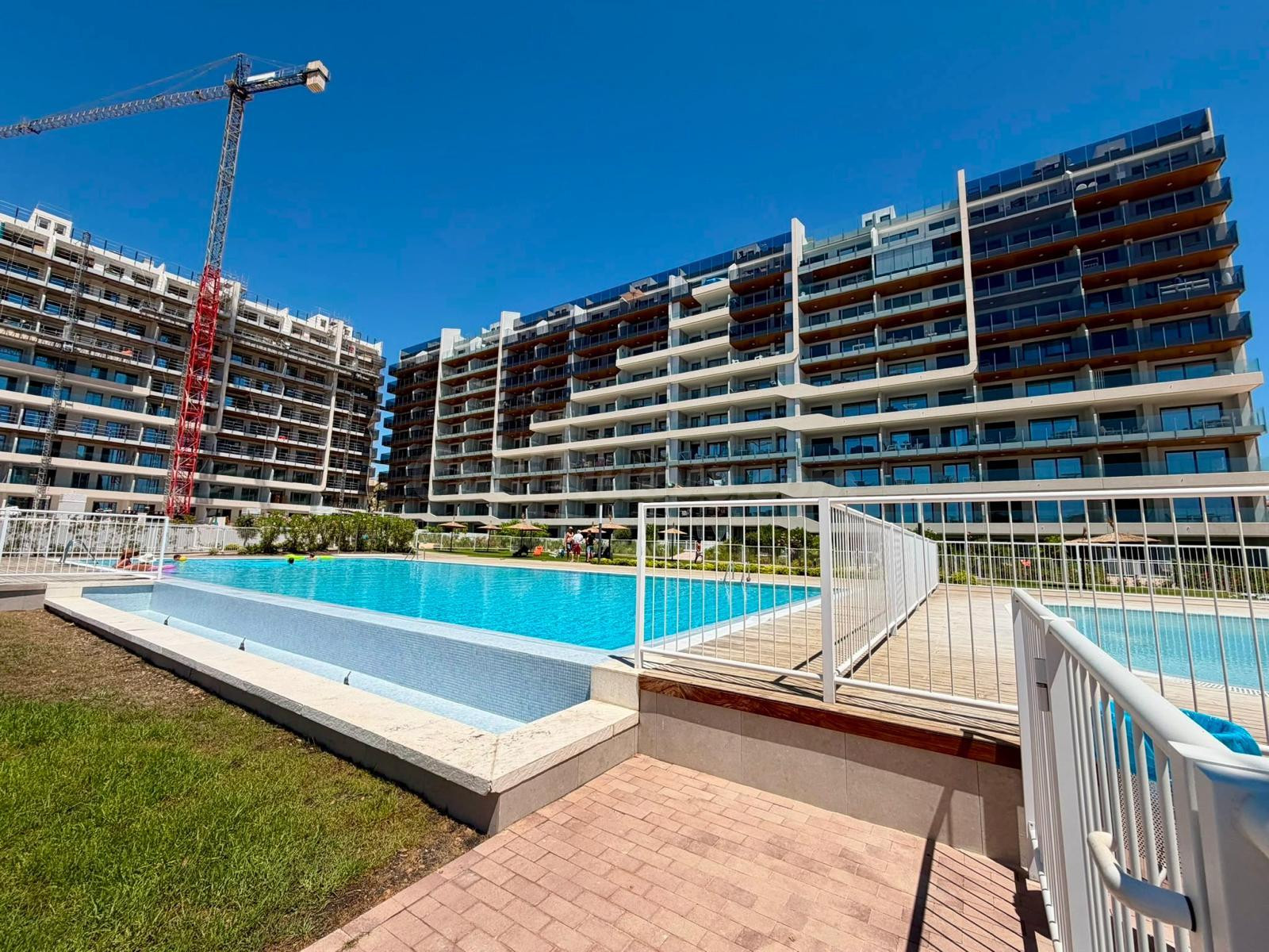 EXCLUSIVO APARTAMENTO DE OBRA NUEVA EN RESIDENCIAL VALONIA – - foto 2