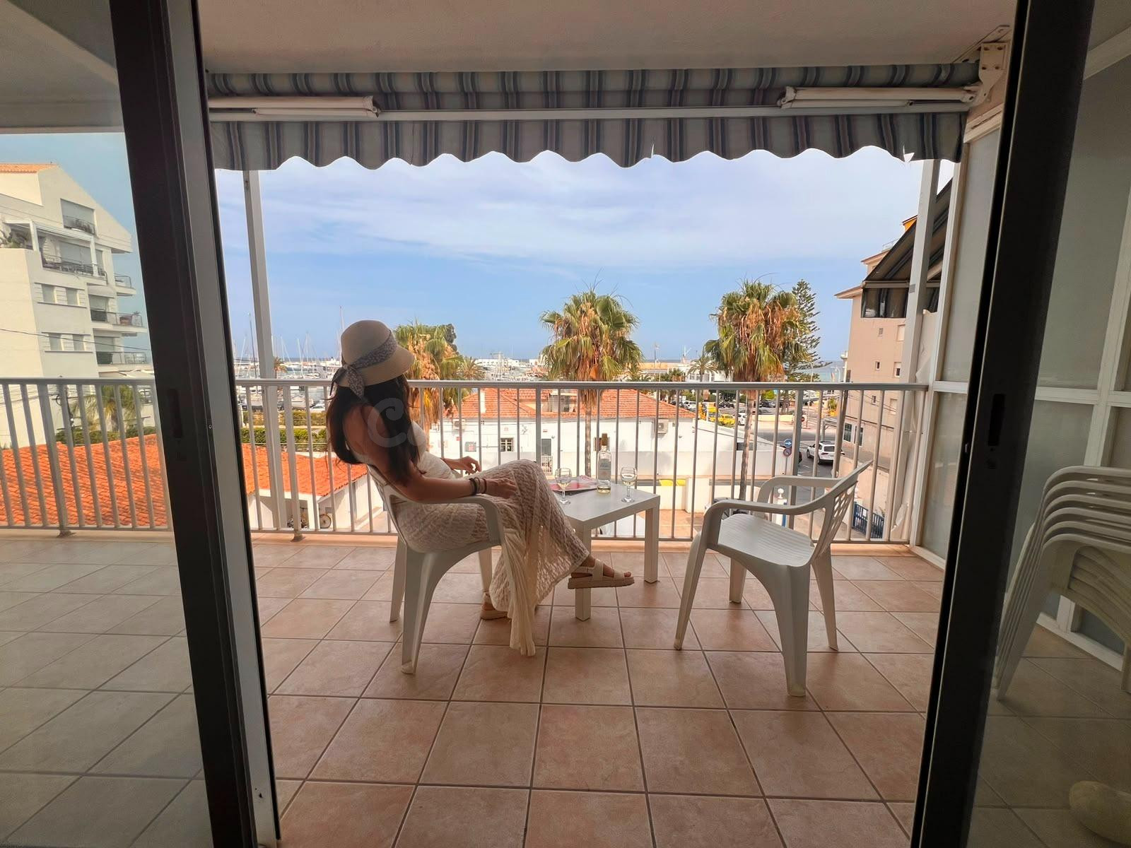 PISO CON VISTAS AL PUERTO — ALTEA. 3 dormitorios, baño y ase - foto 2