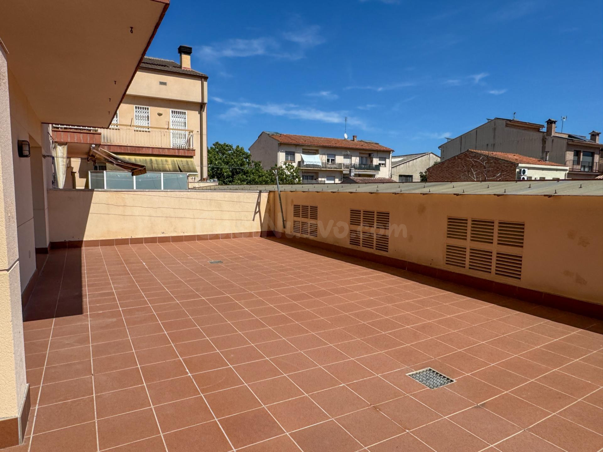 Piso con terraza - foto 2