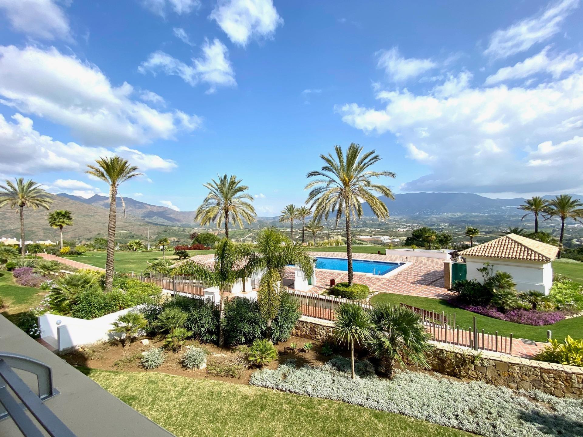 La Cala Golf, Mijas | Amplia vivienda de 3 dormitorios con g - foto 2