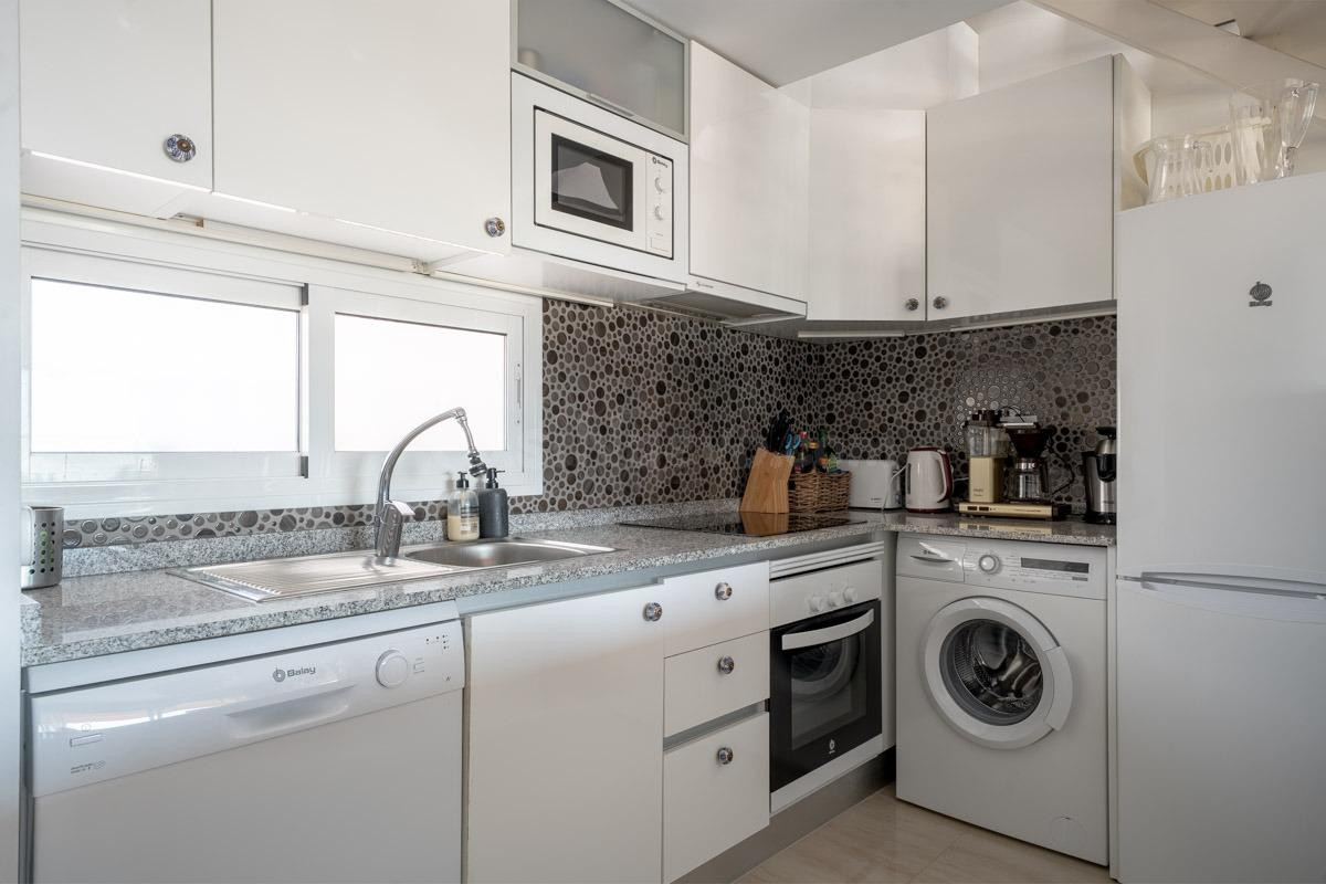ÁTICO DE 2 DORMITORIOS Y 2 BAÑOS CON IMPRESIONANTES VISTAS A - foto 5