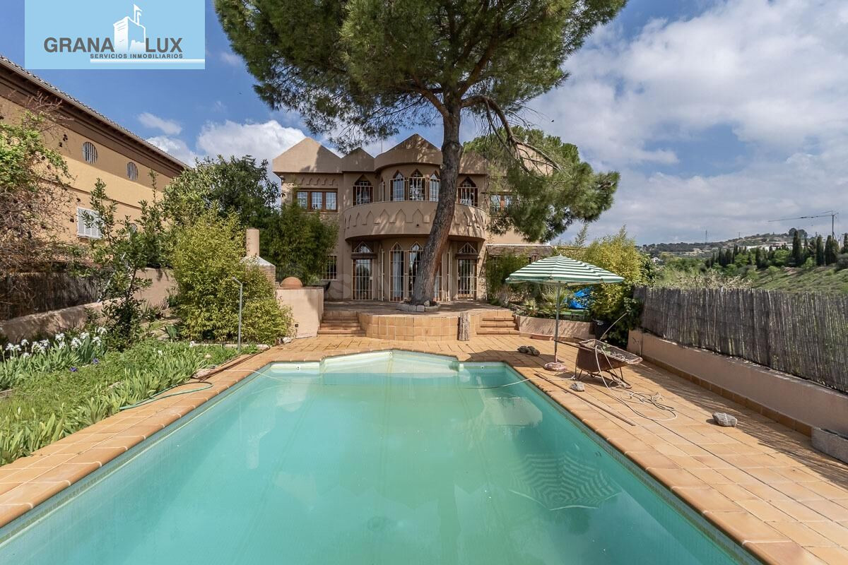 Espectacular casa independiente con piscina y grandes vistas