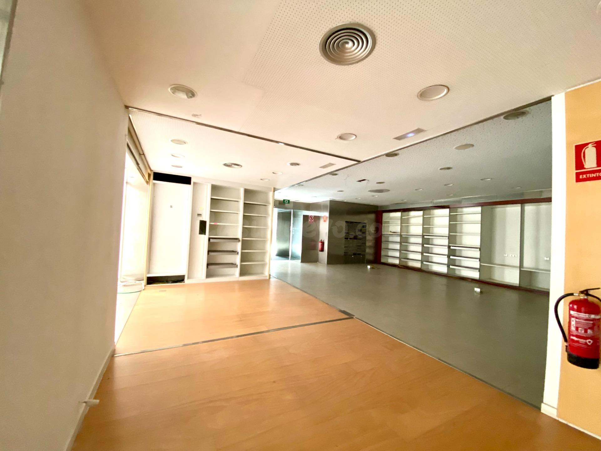 Alquiler de local o nave en Avenida Condes de San Isidro - foto 2