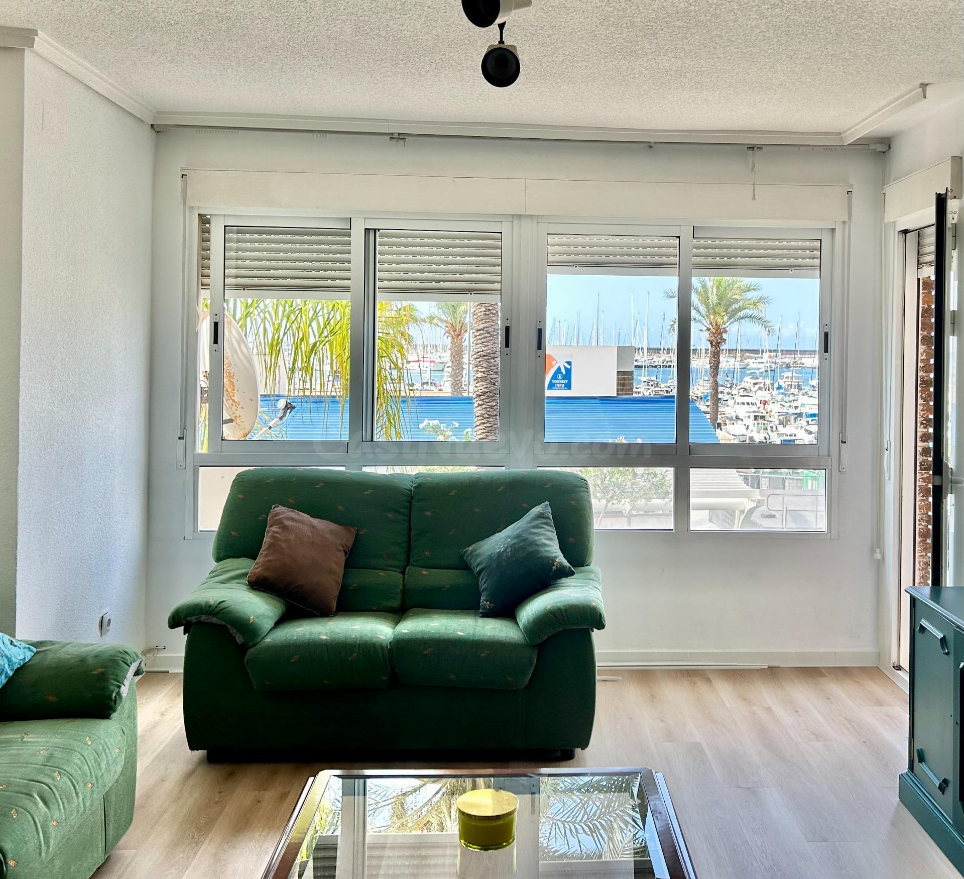 Amplio apartamento con vistas al Paseo, Frente al Club Náutico de Torrevieja - foto 5