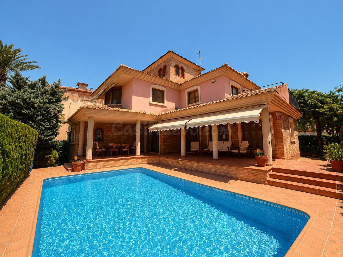 Exclusiva villa de diseño a escasos metros del Mar Menor