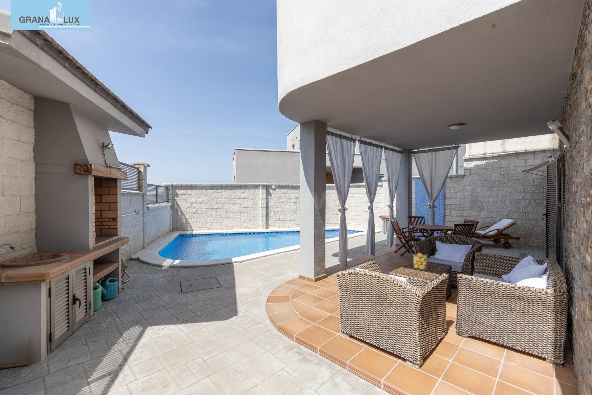 ¡ESPECTACULAR CHALET INDEPENDIENTE MODERNO CON PISCINA PRIVA - foto 2