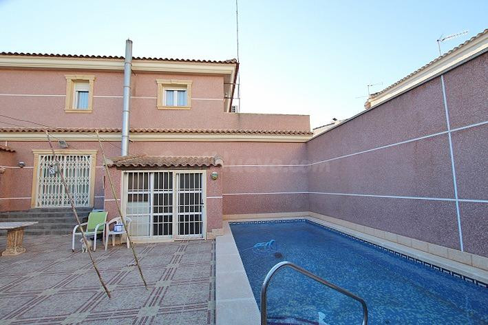 CHALET RUSTICO CON PISCINA PRIVADA EN FORMENTERA DEL SEGURA