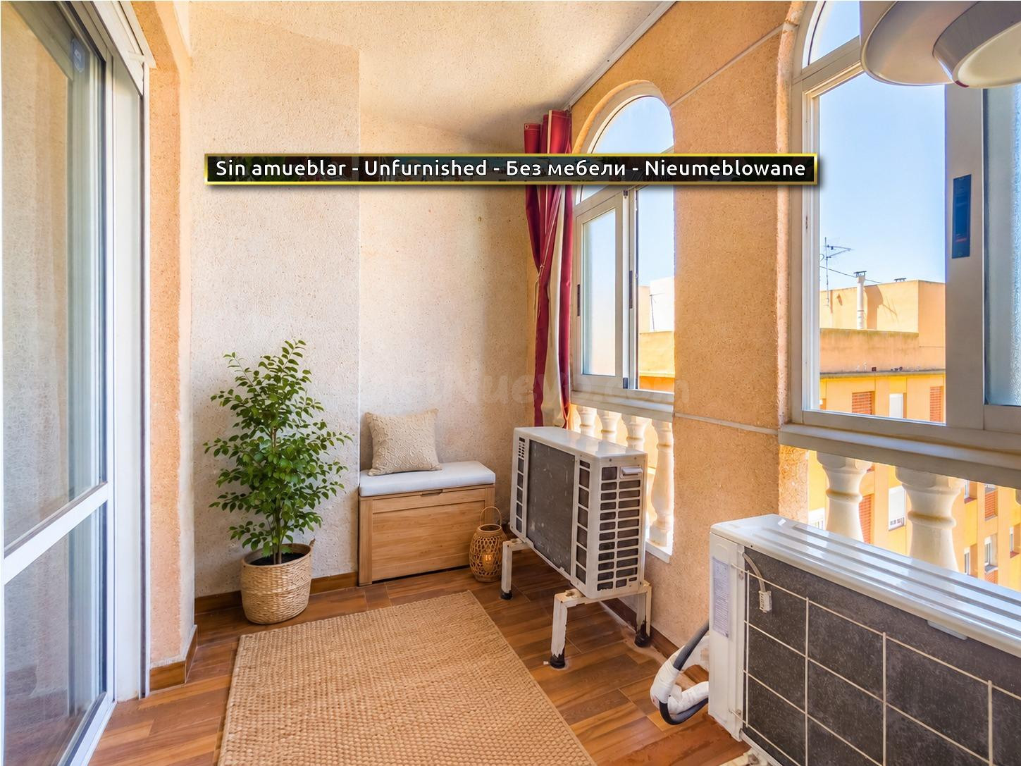 Apartamento con plaza de garaje y trastero, Torrevieja - foto 2