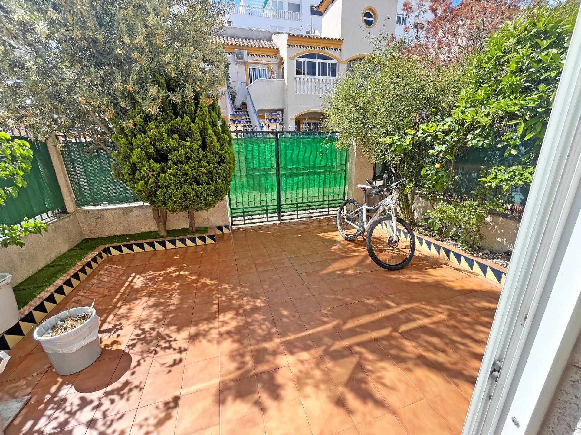 RESIDENCIAL EL EDEN ,BUNGALOW CON  3 TERRAZAS Y PISCINA COMUNITARIA