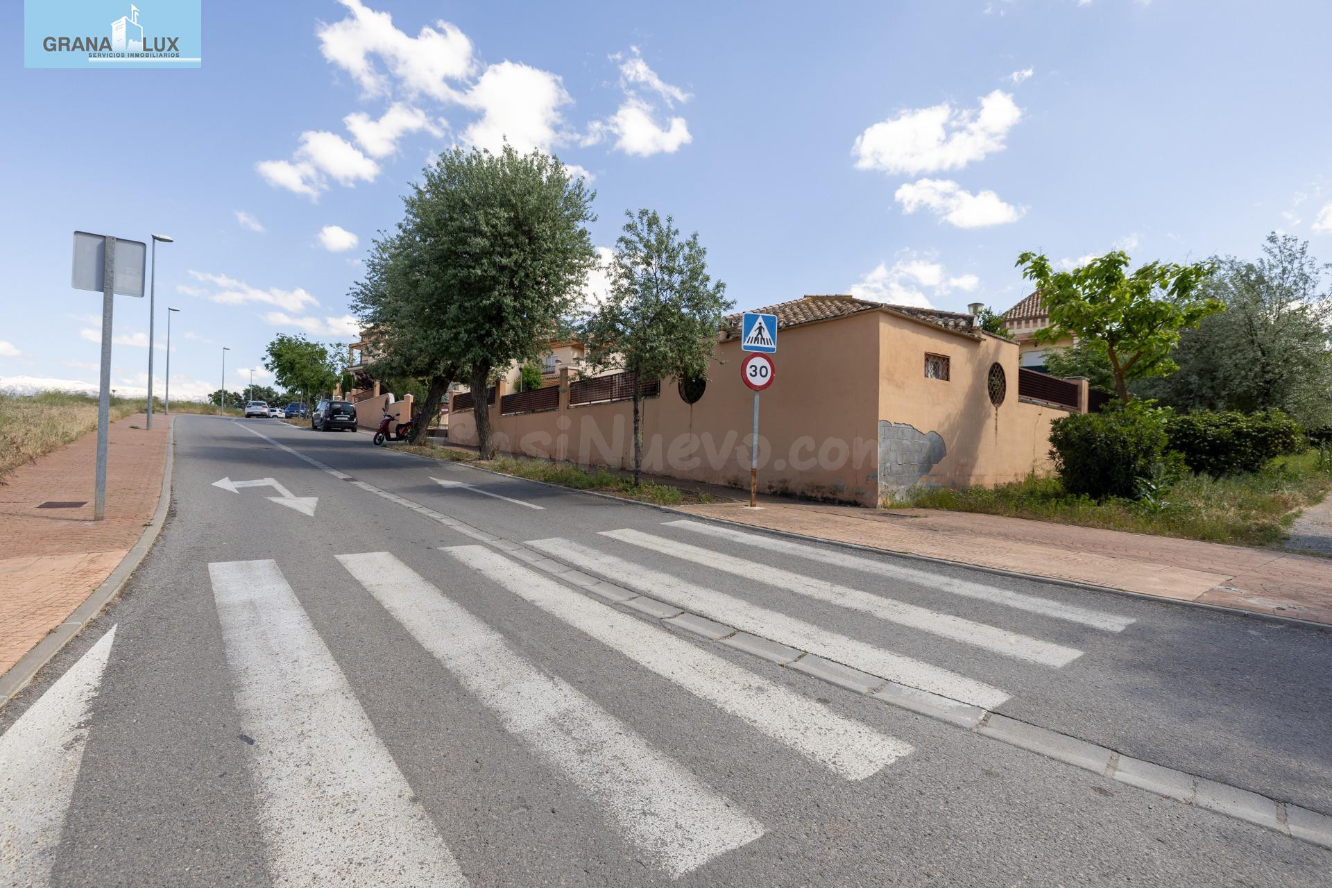 Ponemos a la venta esta preciosa casa en Urbanizacion cerrad - foto 2