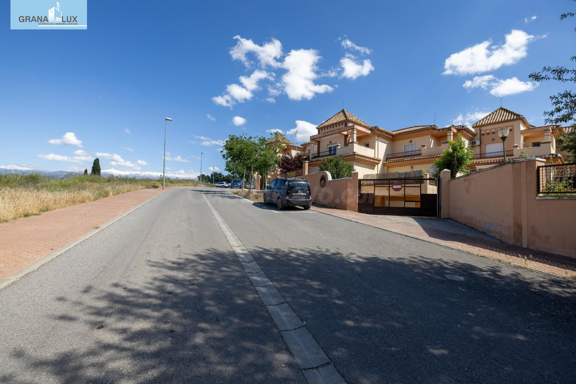 Ponemos a la venta esta preciosa casa en Urbanizacion cerrad - foto 3