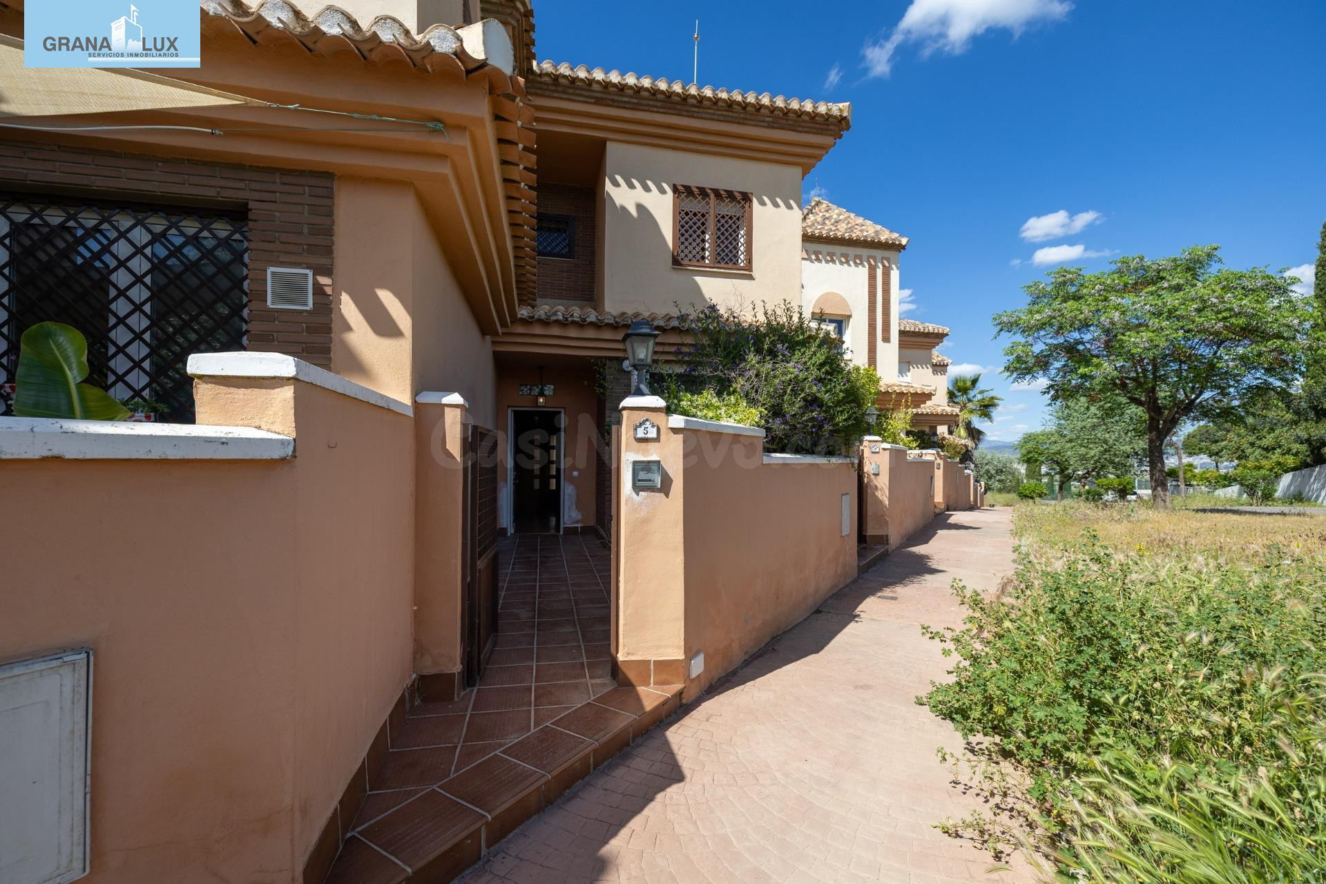 Ponemos a la venta esta preciosa casa en Urbanizacion cerrad - foto 5
