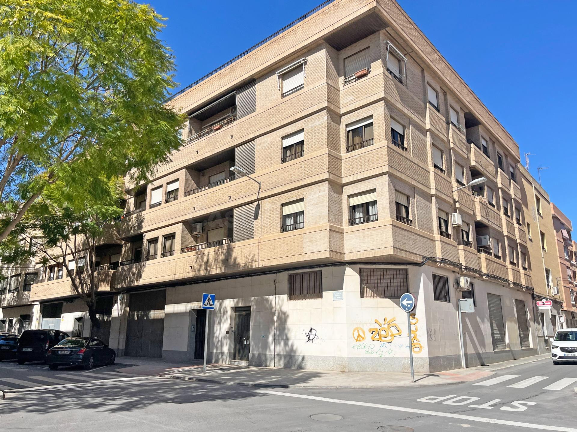 OPORTUNIDAD UNICA: LOCAL AMPLIO EN ESQUINA, ubicación PREMIUM NOVELDA