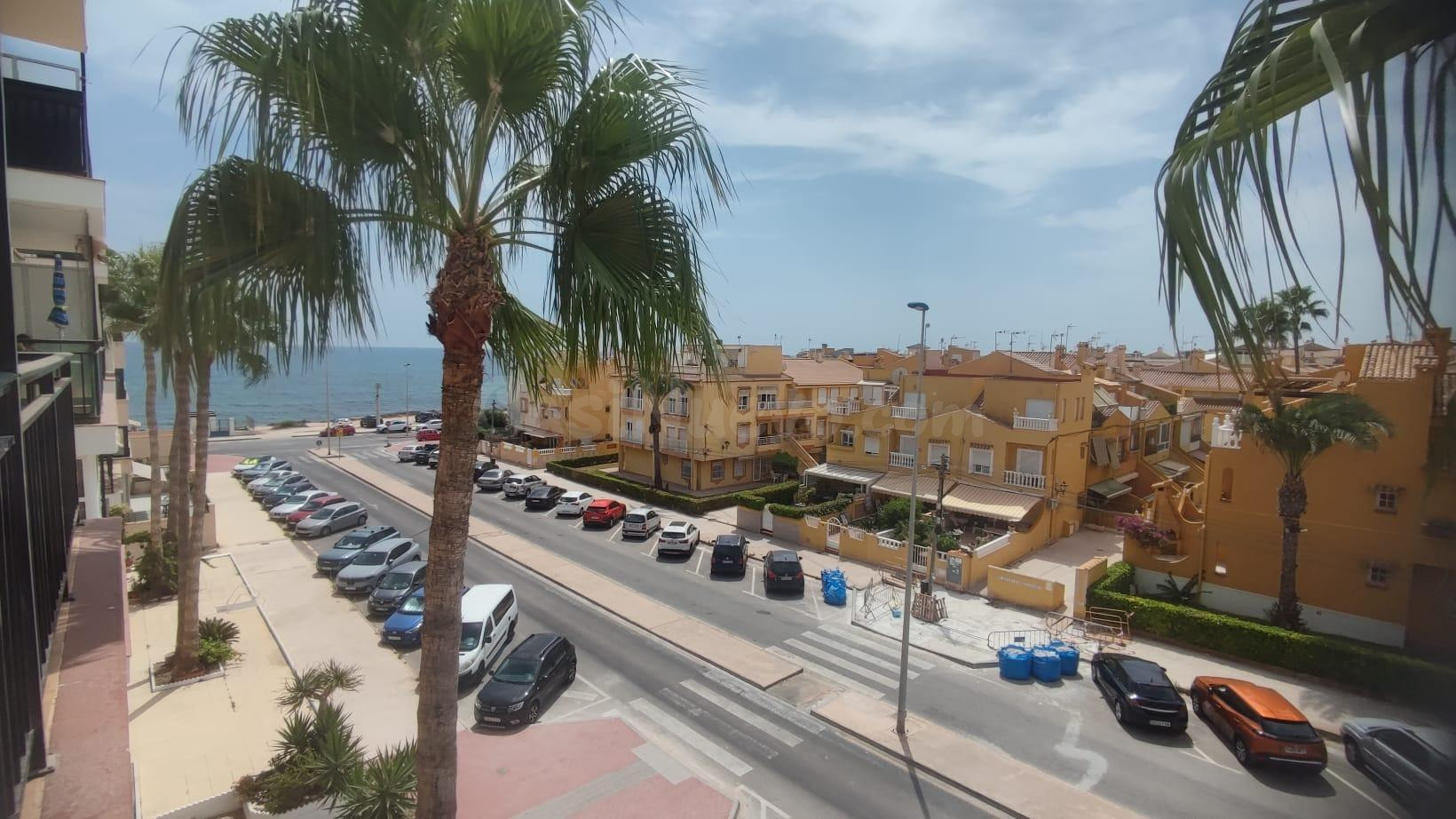 Fantástico apartamento de un dormitorio a solo 100 metros del mar en Mar Azul, Torrevieja