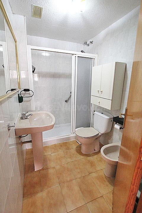 Apartamento de 1 dormitorio a escasos metros de la playa centro de Guardamar - foto 4