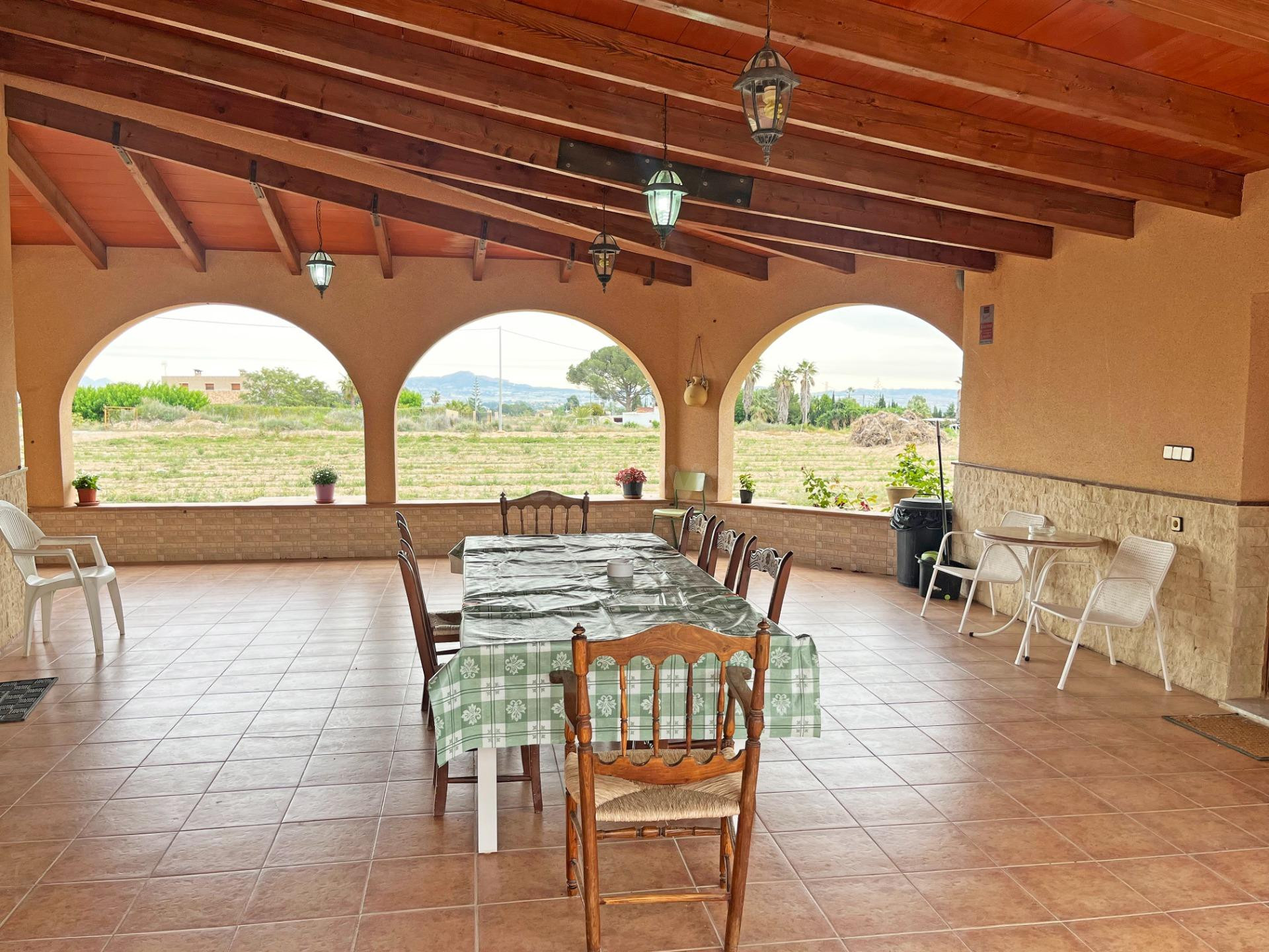 CASA RUSTICA CON 10.000 METROS DE TERRENO EN NOVELDA