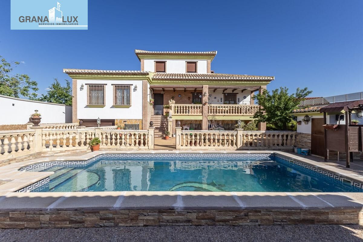 Chalet en Albolote.