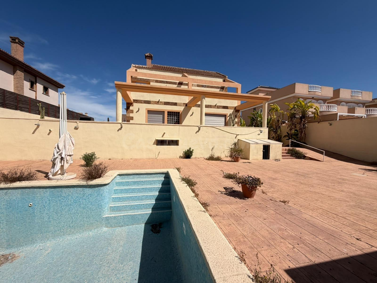 CHALET INDEPENDIENTE CON PISCINA PRIVADA, 813 m2 DE PARCELA Y 451 m2 CONSTRUIDOS - foto 5