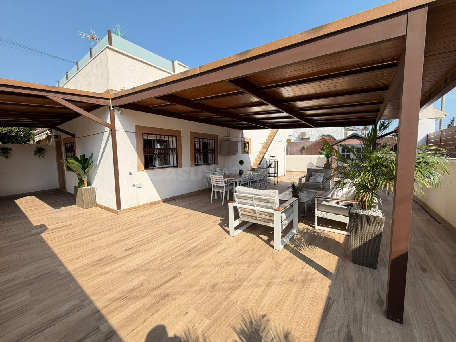 Espectacular vivienda reformada con parcela de 200 m2, terra