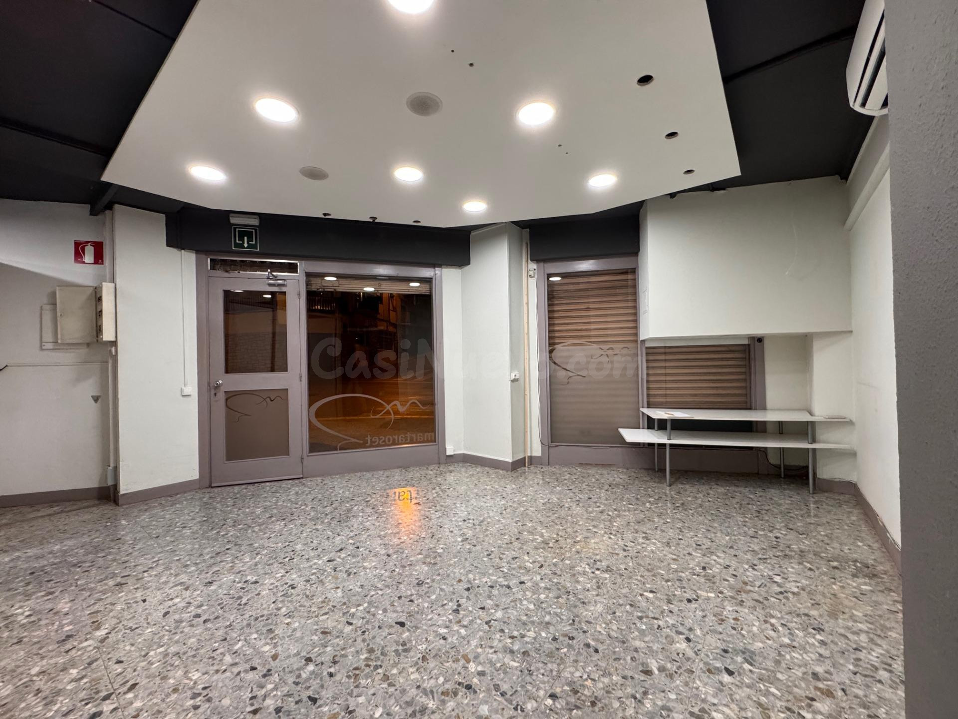 LOCAL COMERCIAL EN VENDA A IGUALADA - POBLE SEC - foto 2