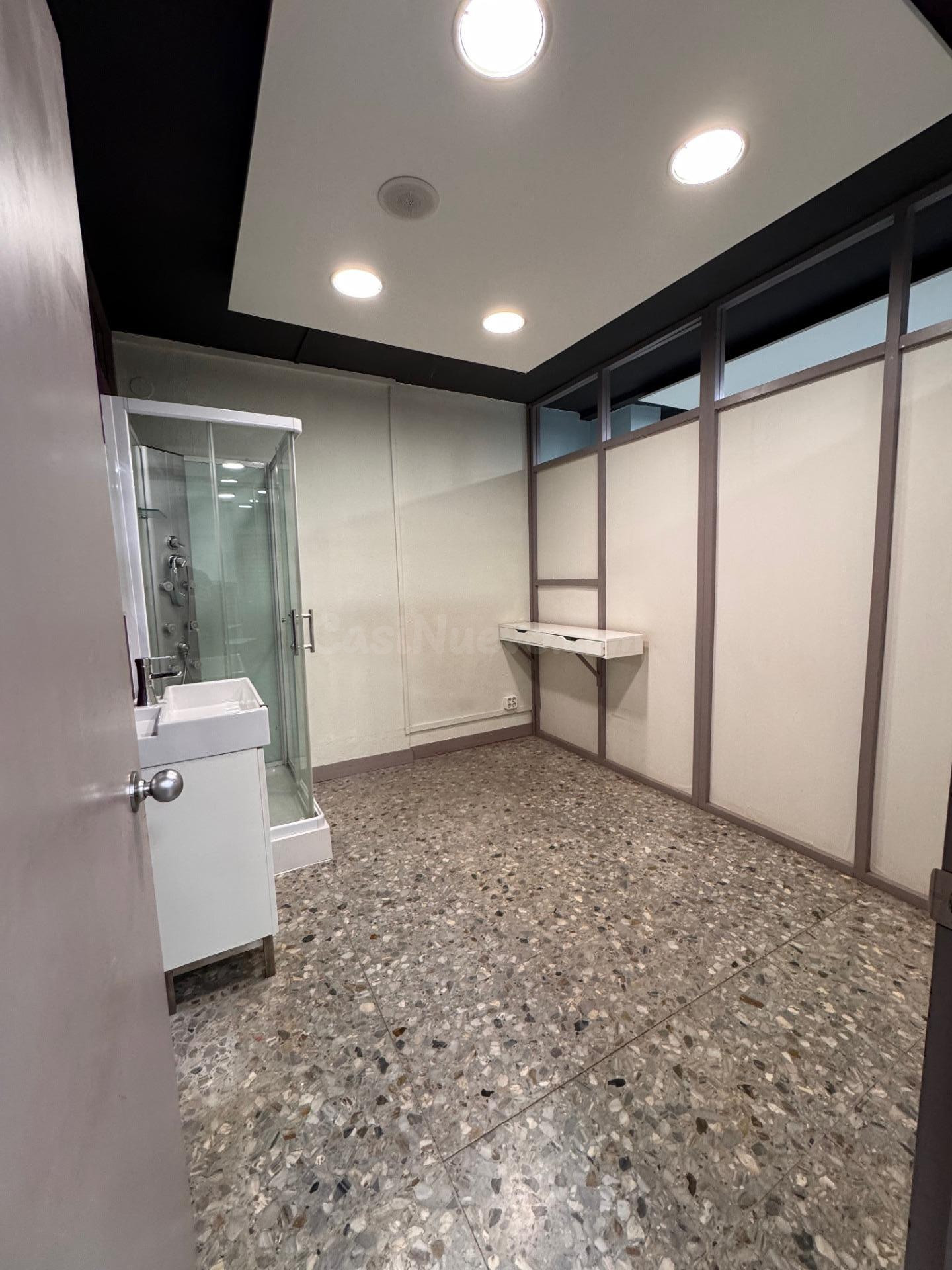 LOCAL COMERCIAL EN VENDA A IGUALADA - POBLE SEC - foto 4