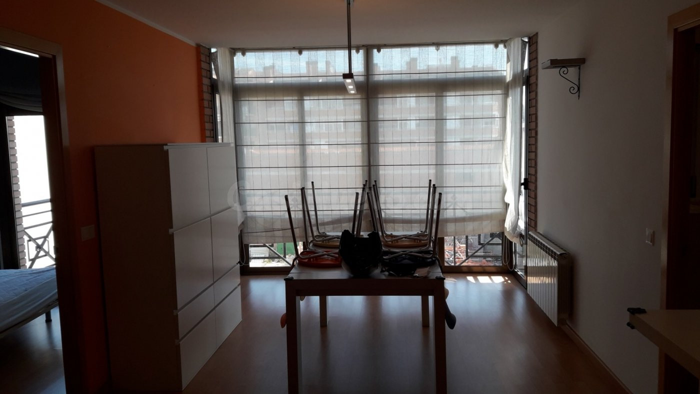Dúplex 84m² en alquiler - Barri de Les Flors - foto 4