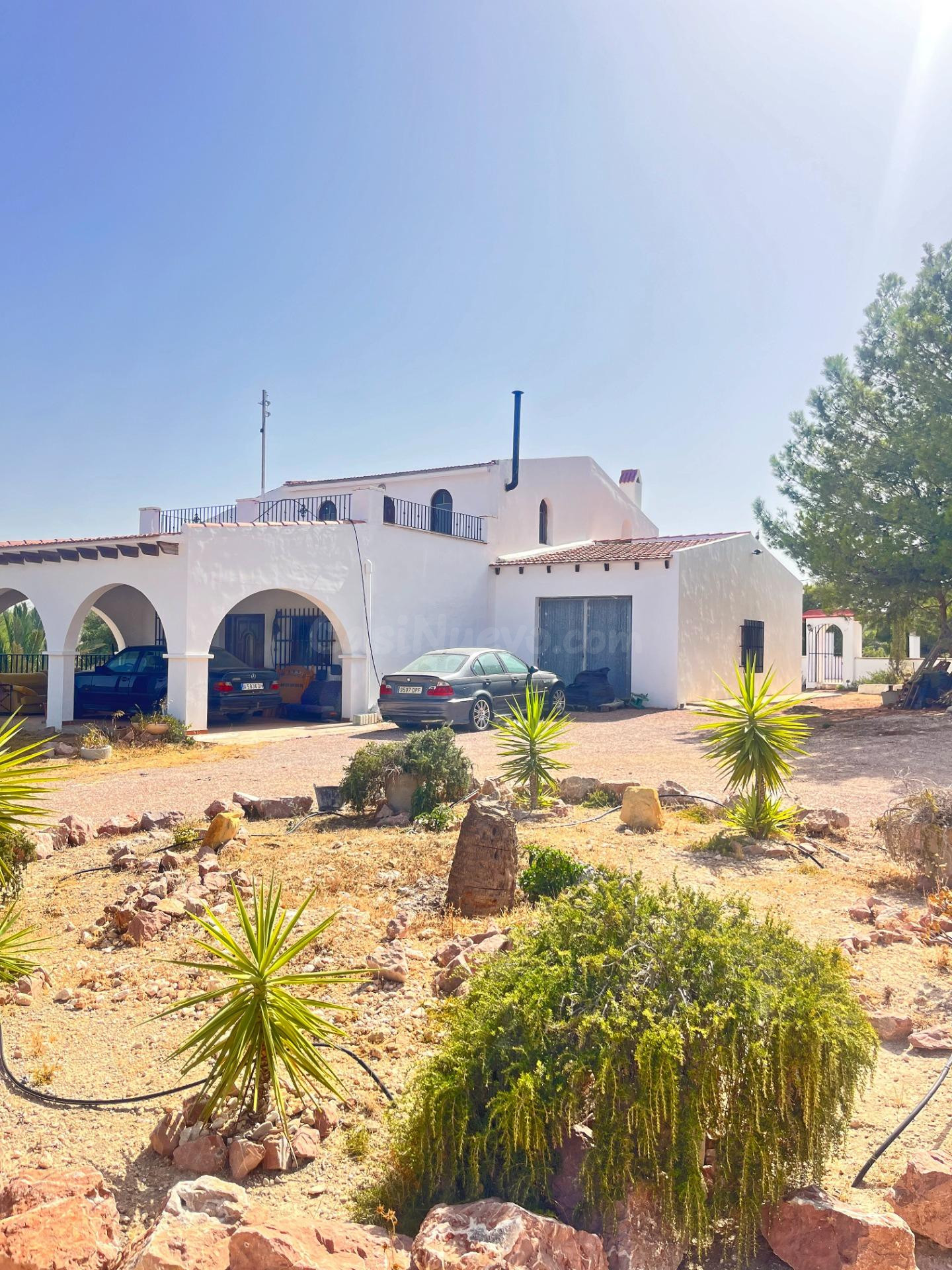 CASA CUEVA CON ESTILO ÚNICO, EN UN ENTORNO DE PURA NATURALEZA - foto 4