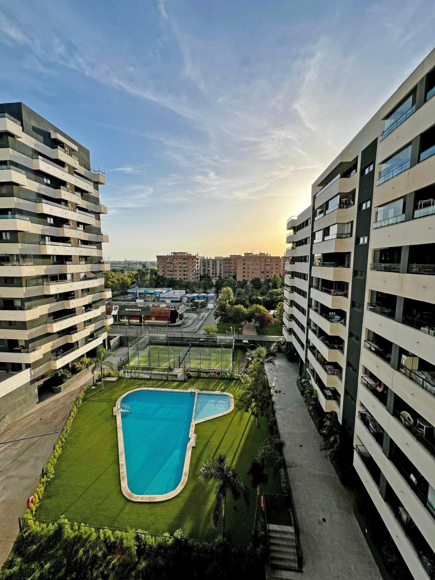 Apartamento seminuevo en urbanización cerrada en Valencia zo