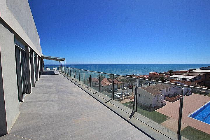 Ático en esquina en primera línea de playa - foto 4