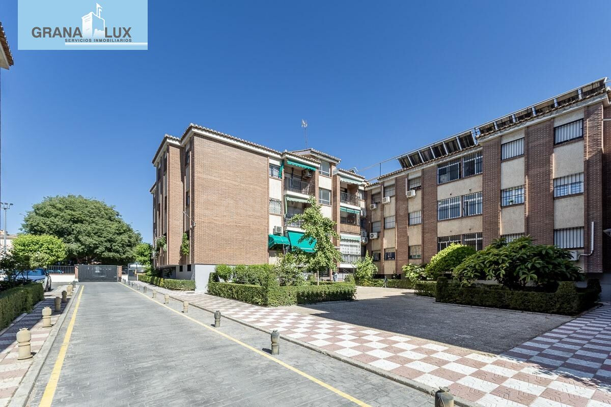 Traumatología (zona). Piso 4 dormitorios, 2 baños. Calefacción central. Plaza de aparcamiento y trastero.