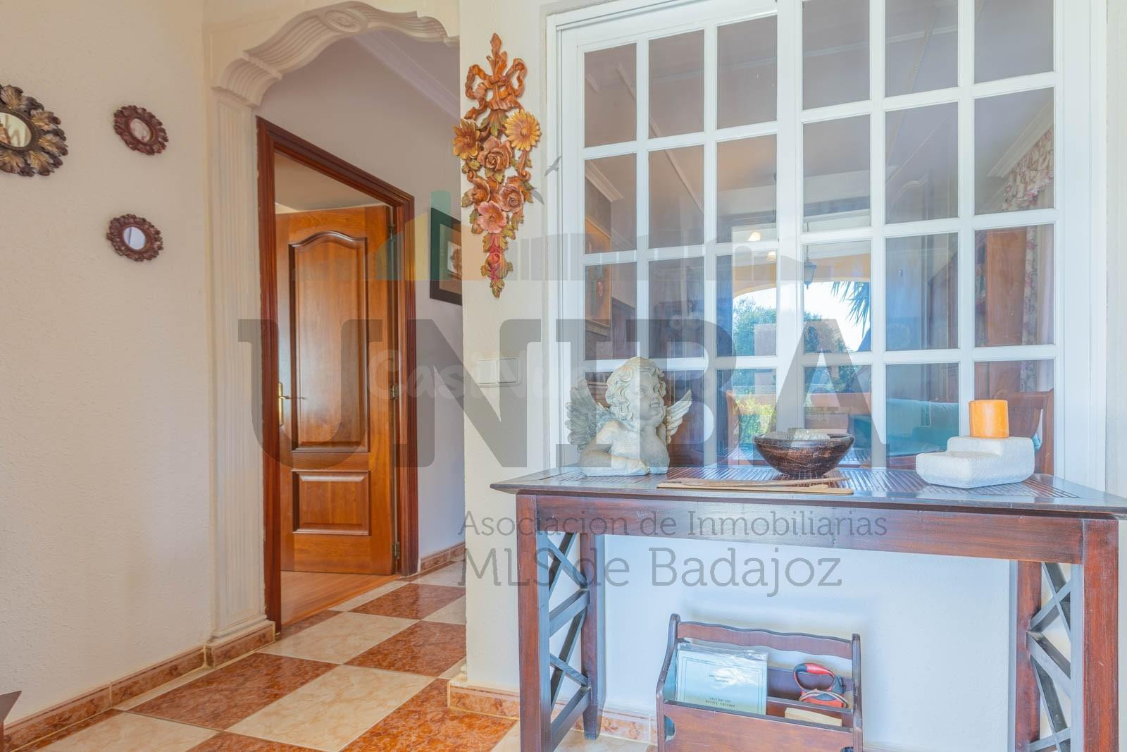 Precioso chalet a pocos minutos de Badajoz - foto 3