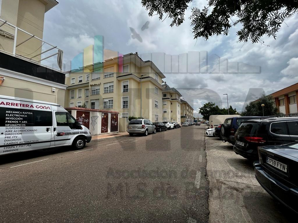 PLAZA DE GARAJE Y TRASTERO A LA VENTA EN JARDINES DEL GUADIANA