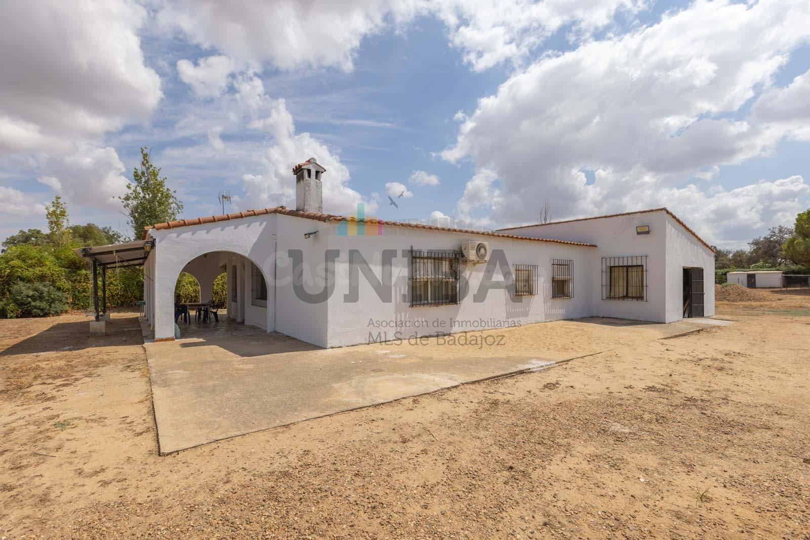 CHALET HIPOTECABLE A LA VENTA EN ZONA ERMITA DE BOTOA