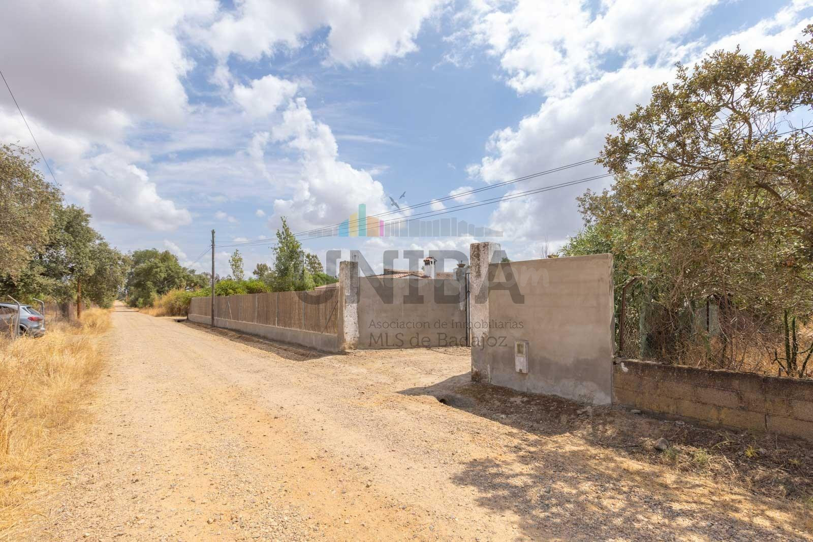 CHALET HIPOTECABLE A LA VENTA EN ZONA ERMITA DE BOTOA - foto 2